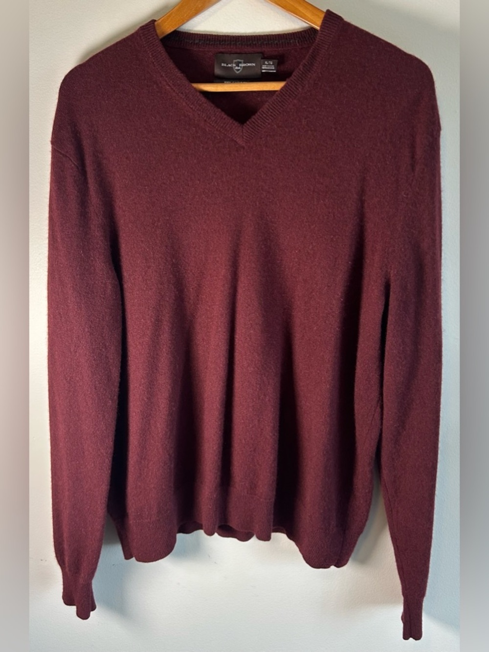 Black Brown 1826 Mens V-Neck Sweater Pullover Size XL 100% Cashmere Burgundy EUC